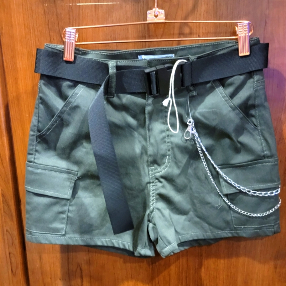 Kreamy Army Green  Shorts NWOT Sz L